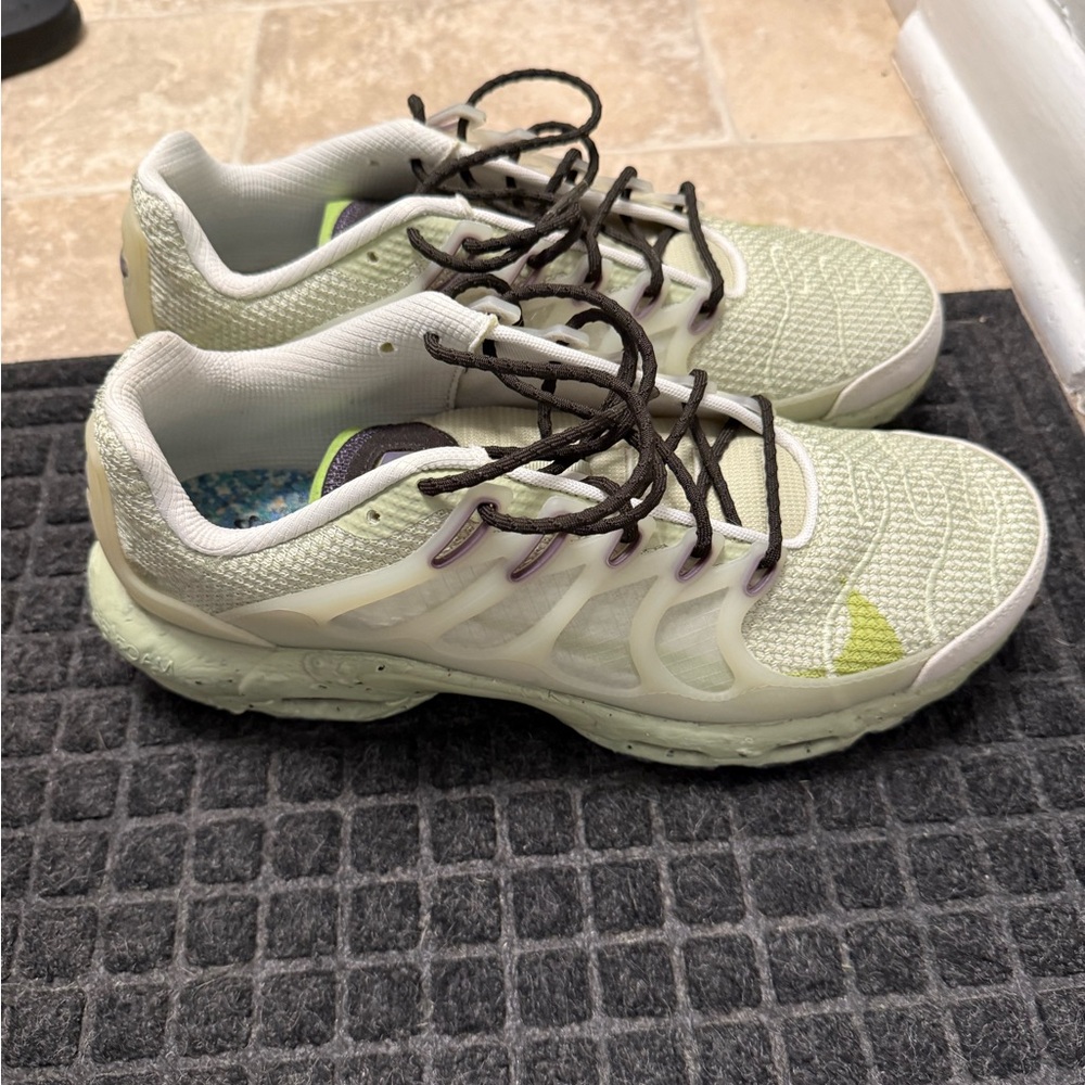 Men’s Nike shoes